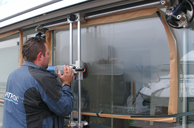 vetrox, glaskratzer entfernen, glasreparatur, verkratztes glas, glasschutz, esg, vsg, isolierglas, glasoberfläche, float, brandschutzglas